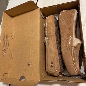 NIB Ugg Ansley Slippers (9)